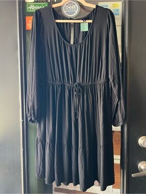 torrid Black Long-Sleeve Tie-Waist Scoop Dress size 1